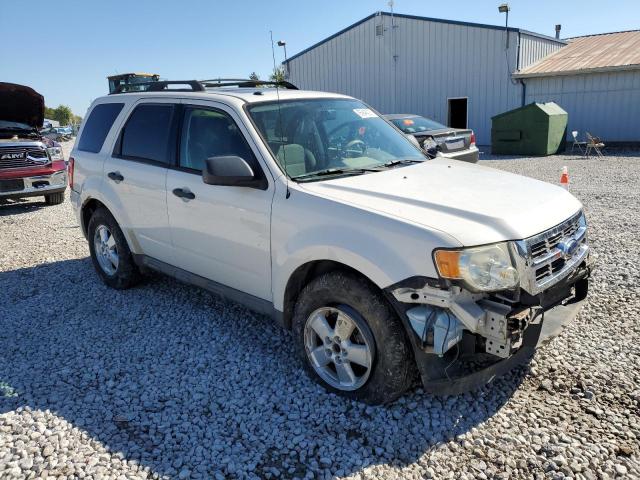1FMCU03G49KD00647 - 2009 FORD ESCAPE XLT WHITE photo 4
