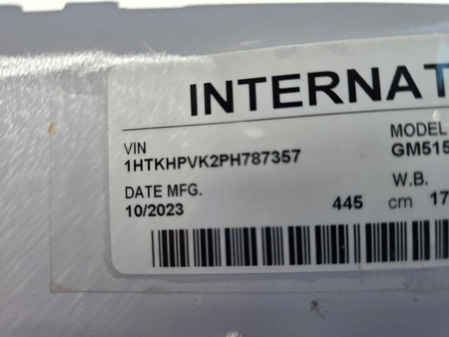 1HTKHPVK2PH787357 - 2023 CHEVROLET SILVERADO WHITE photo 10