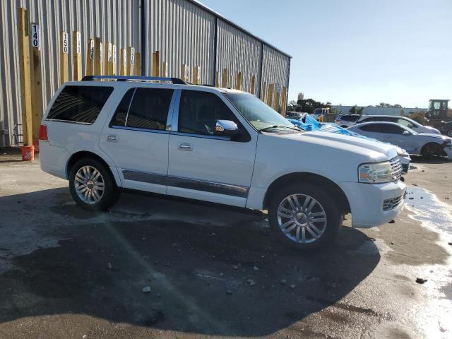 5LMFU28508LJ17509 - 2008 LINCOLN NAVIGATOR WHITE photo 4