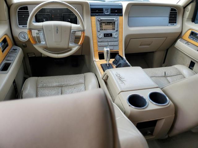 5LMFU28508LJ17509 - 2008 LINCOLN NAVIGATOR WHITE photo 8