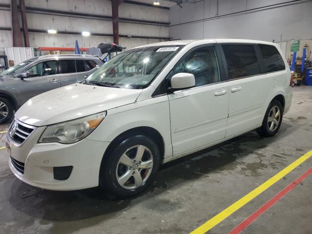2010 VOLKSWAGEN ROUTAN SE, 
