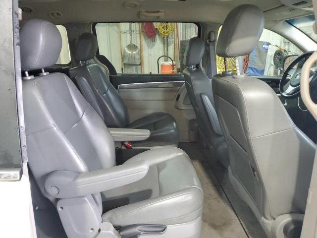 2V4RW3D16AR242489 - 2010 VOLKSWAGEN ROUTAN SE WHITE photo 11