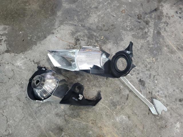 2V4RW3D16AR242489 - 2010 VOLKSWAGEN ROUTAN SE WHITE photo 13