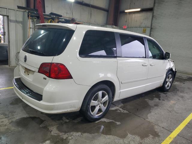 2V4RW3D16AR242489 - 2010 VOLKSWAGEN ROUTAN SE WHITE photo 3