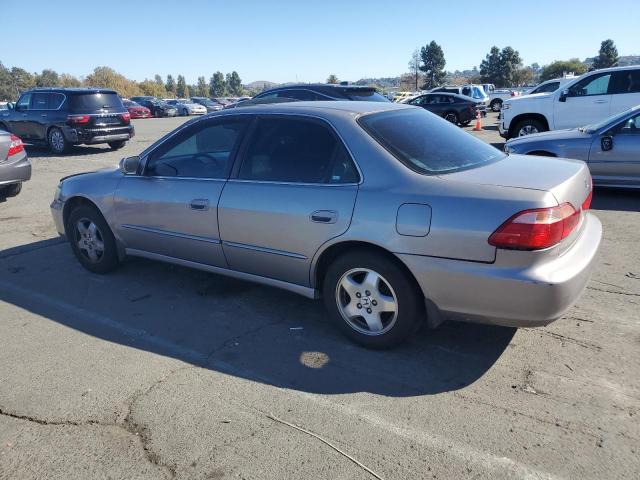 1HGCG1652YA101694 - 2000 HONDA ACCORD EX SILVER photo 2