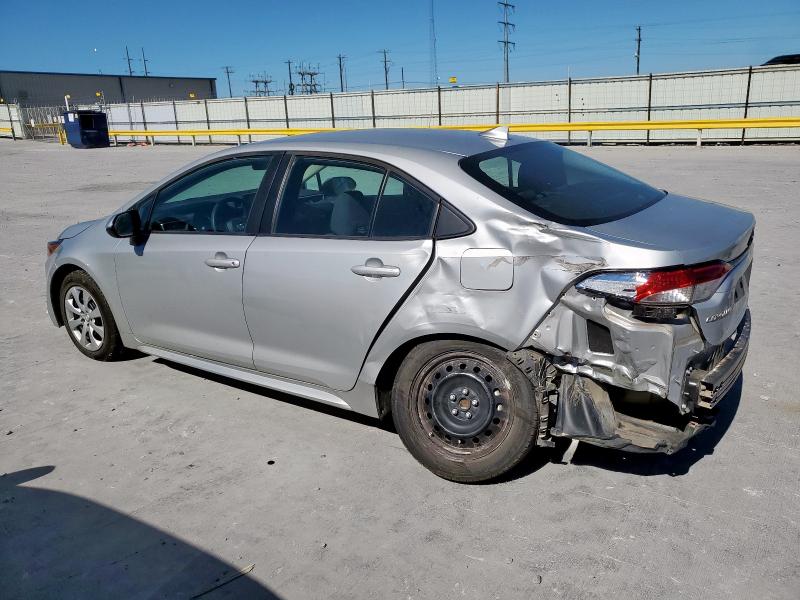 5YFEPMAE1NP378697 - 2022 TOYOTA COROLLA LE SILVER photo 2