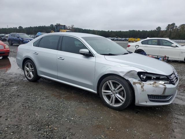 1VWBP7A37DC106713 - 2013 VOLKSWAGEN PASSAT SE SILVER photo 4