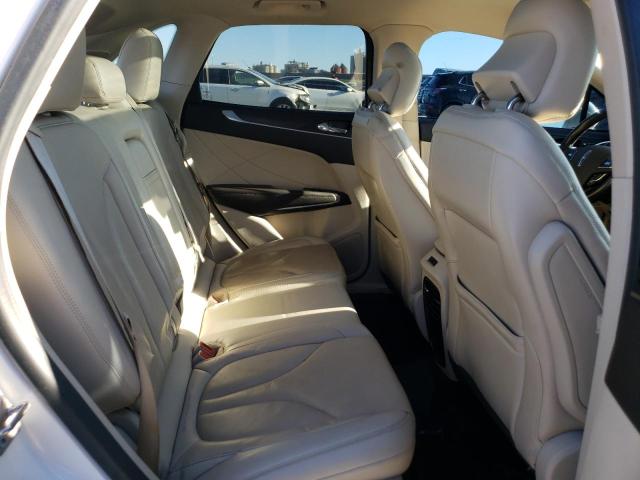 5LMCJ3C92KUL50675 - 2019 LINCOLN MKC RESERVE أبيض صورة 10