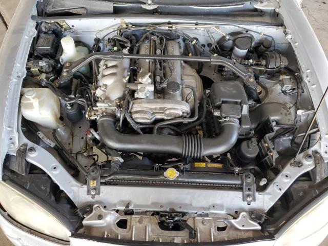 JM1NB353520222797 - 2002 MAZDA MX-5 MIATA BASE SILVER photo 11