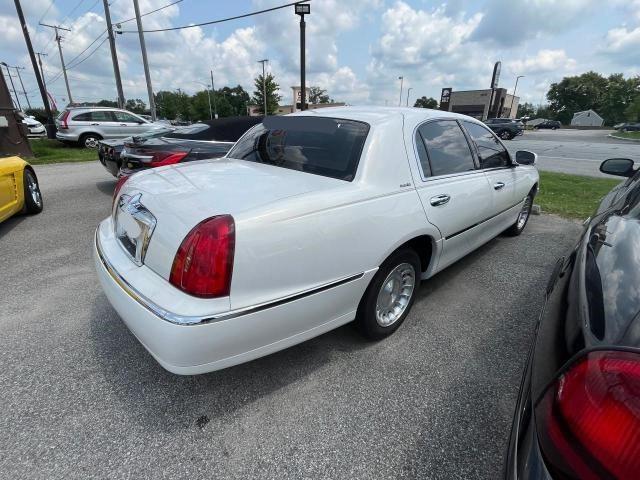 1LNHM81W5XY679473 - 1999 LINCOLN TOWN CAR EXECUTIVE WHITE photo 4