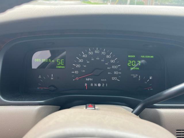 1LNHM81W5XY679473 - 1999 LINCOLN TOWN CAR EXECUTIVE WHITE photo 8