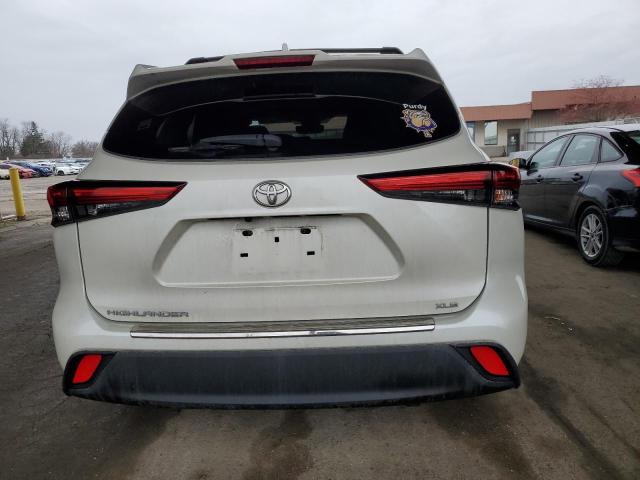 5TDGZRAH4LS019925 - 2020 TOYOTA HIGHLANDER XLE WHITE photo 6