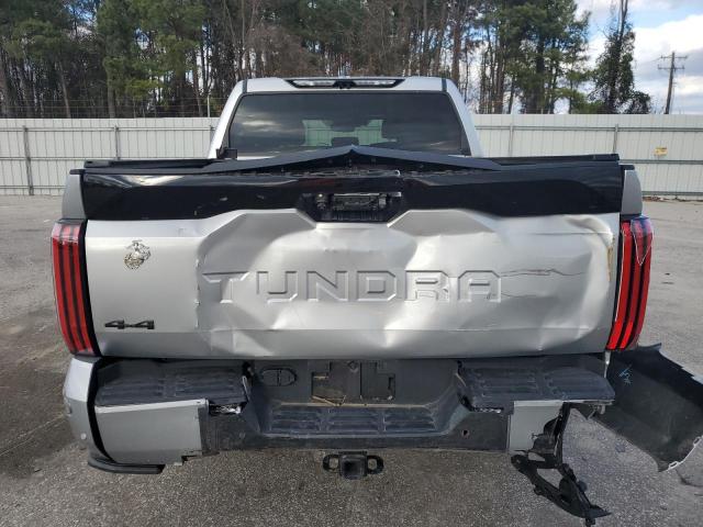 5TFNC5DB6RX060049 - 2024 TOYOTA TUNDRA CREWMAX PLATINUM ვერცხლისფერი ფოტო 6