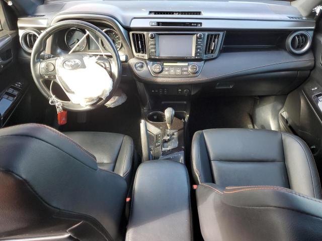 JTMJFREV6HJ166217 - 2017 TOYOTA RAV4 SE RED photo 8