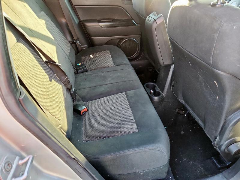 1J4NF1FB5BD271774 - 2011 JEEP COMPASS SPORT 银色 照片 10