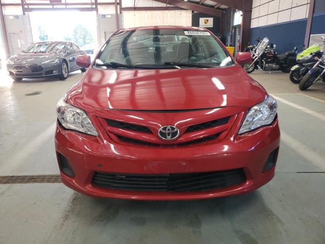 2T1BU4EE7DC018953 - 2013 TOYOTA COROLLA BASE Rot Foto 5