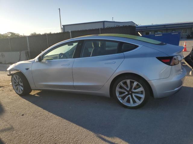 5YJ3E1EA4JF007901 - 2018 TESLA MODEL 3 فضي صورة 2
