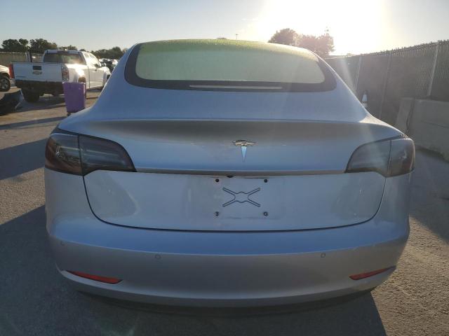5YJ3E1EA4JF007901 - 2018 TESLA MODEL 3 فضي صورة 6