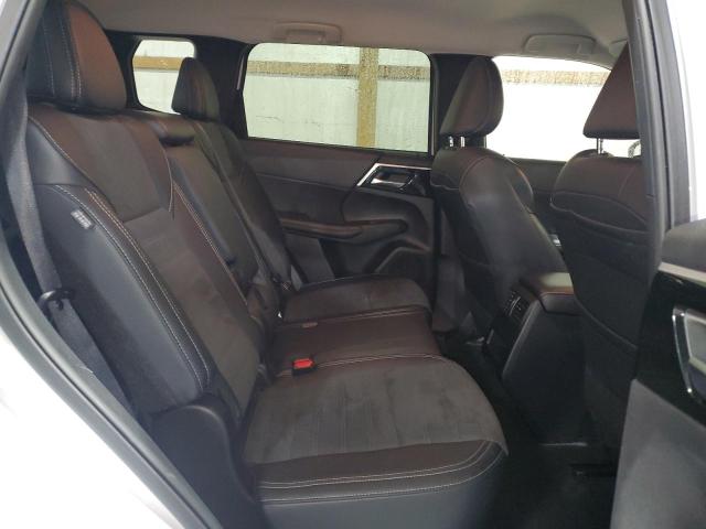 JA4J4VA84RZ084370 - 2024 MITSUBISHI OUTLANDER SE WHITE photo 11