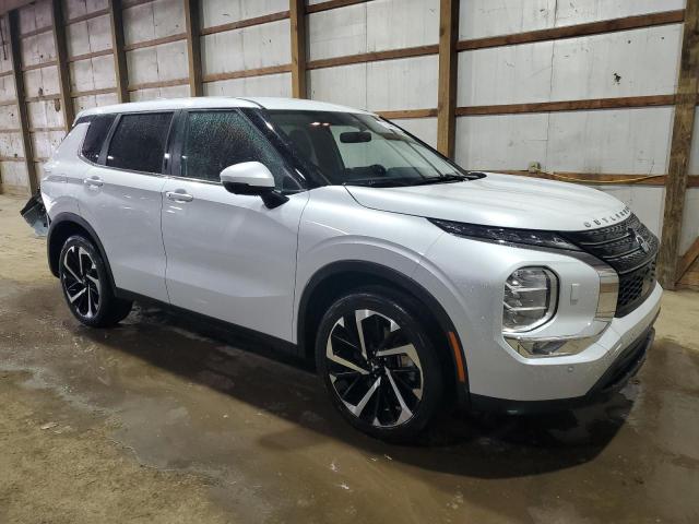 JA4J4VA84RZ084370 - 2024 MITSUBISHI OUTLANDER SE WHITE photo 4