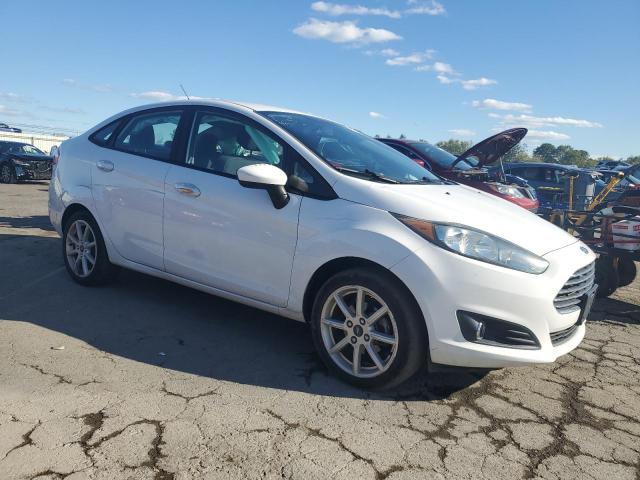 3FADP4BJ5KM130565 - 2019 FORD FIESTA SE 白色 照片 4