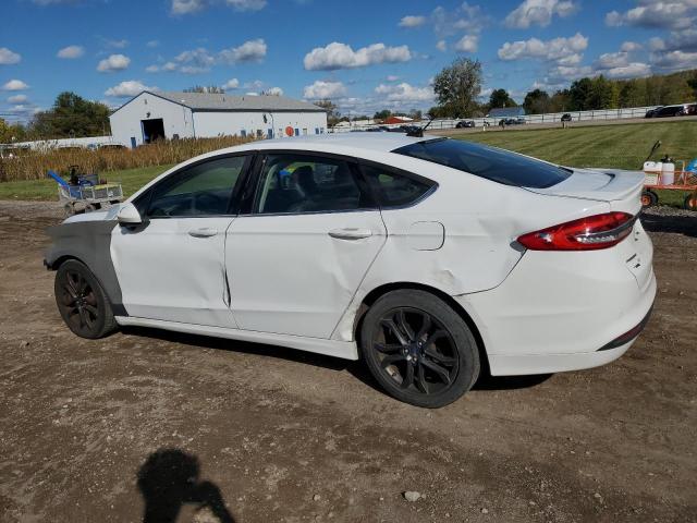 3FA6P0H79JR113895 - 2018 FORD FUSION SE Weiß Foto 2