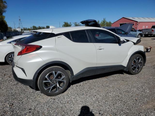 NMTKHMBX7JR052080 - 2018 TOYOTA C-HR XLE Білий фото 3