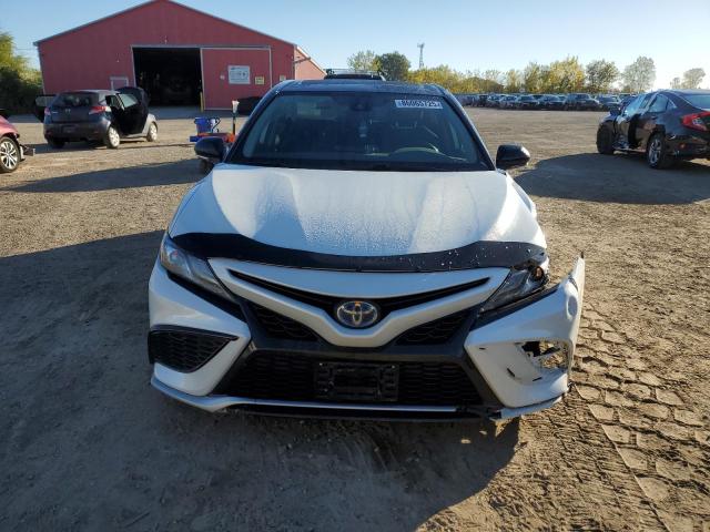 4T1K31AK4NU043726 - 2022 TOYOTA CAMRY XSE WHITE photo 5