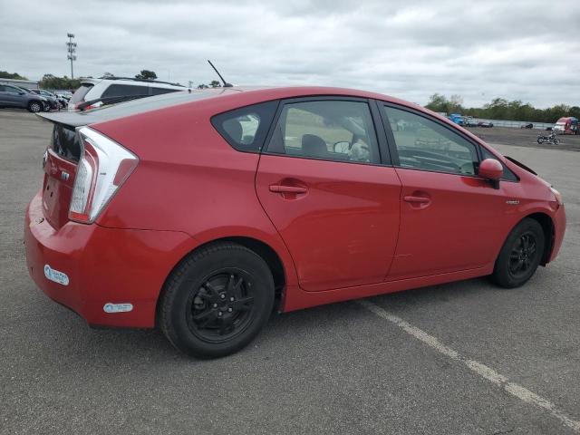 JTDKN3DUXC5500635 - 2012 TOYOTA PRIUS RED photo 3