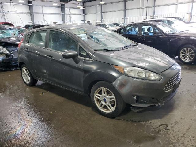 3FADP4EJ1JM101896 - 2018 FORD FIESTA SE GRAY photo 4