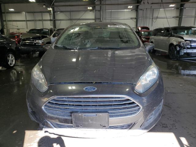 3FADP4EJ1JM101896 - 2018 FORD FIESTA SE GRAY photo 5