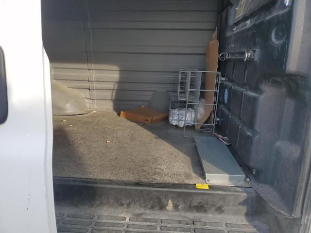 1GCWGAF10K1366193 - 2019 CHEVROLET EXPRESS G2 WHITE photo 10