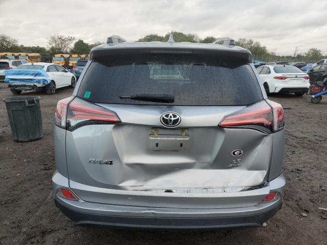 2T3BFREV2HW590130 - 2017 TOYOTA RAV4 LE 银色 照片 6