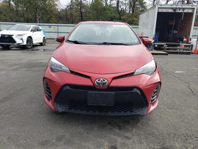 2T1BURHE9JC057323 - 2018 TOYOTA COROLLA L Czerwony zdjęcie 5