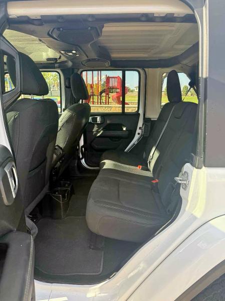 1C4HJXEN2LW213871 - 2020 JEEP WRANGLER U SAHARA WHITE photo 6