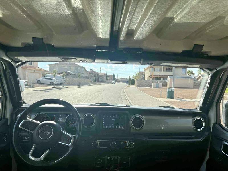 1C4HJXEN2LW213871 - 2020 JEEP WRANGLER U SAHARA WHITE photo 9