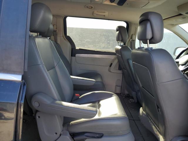 2V4RW3DG7BR621992 - 2011 VOLKSWAGEN ROUTAN SE BLACK photo 11