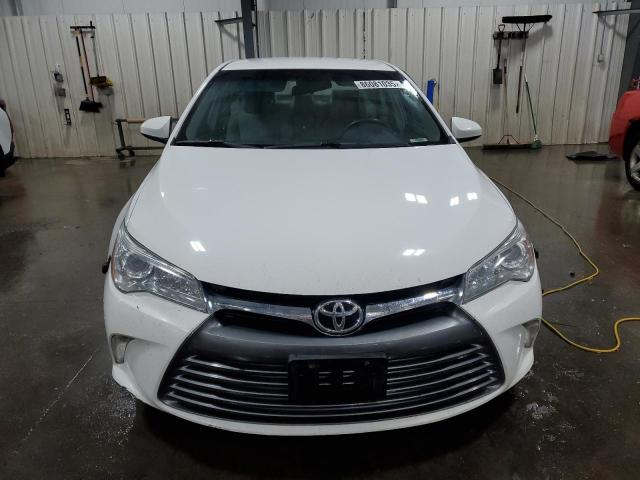 4T1BF1FKXFU072679 - 2015 TOYOTA CAMRY LE Weiß Foto 5