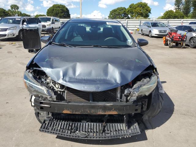 2T1BURHE3JC065305 - 2018 TOYOTA COROLLA L Blau Foto 5