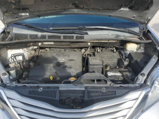 5TDJK3DC3FS118814 - 2015 TOYOTA SIENNA LE Silber Foto 12