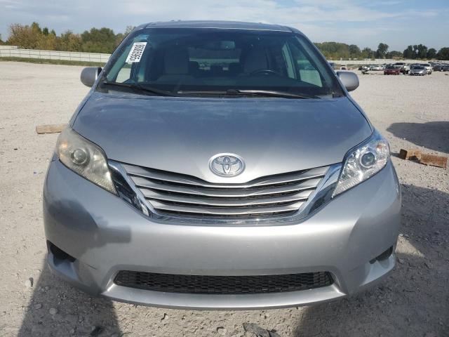 5TDJK3DC3FS118814 - 2015 TOYOTA SIENNA LE Silber Foto 5
