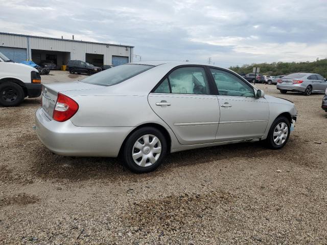 4T1BE32K82U087423 - 2002 TOYOTA CAMRY LE 银色 照片 3