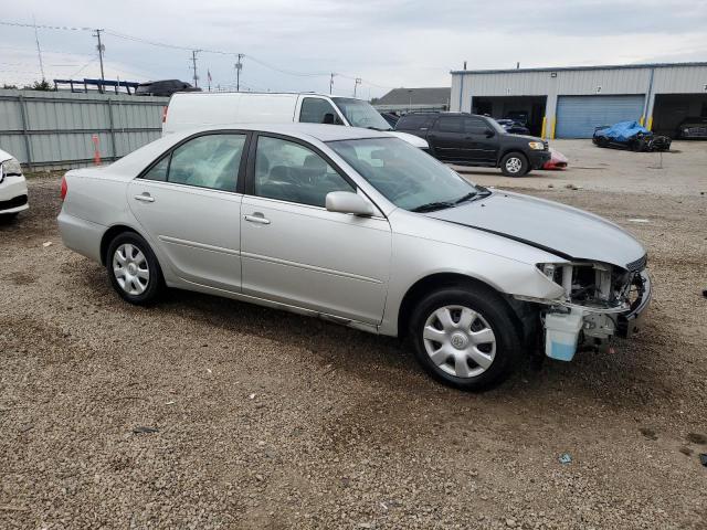 4T1BE32K82U087423 - 2002 TOYOTA CAMRY LE 银色 照片 4