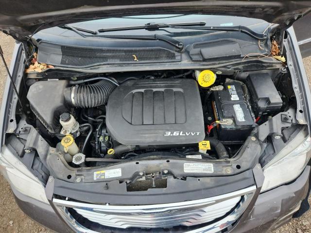 2C4RC1CG9GR215518 - 2016 CHRYSLER TOWN & COU TOURING L CHARCOAL photo 12