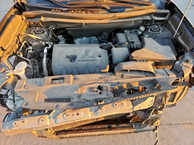 JA4AD3A35JZ016365 - 2018 MITSUBISHI OUTLANDER SE შავი ფოტო 12