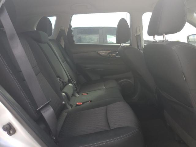 KNMAT2MV9JP583867 - 2018 NISSAN ROGUE S 银色 照片 11