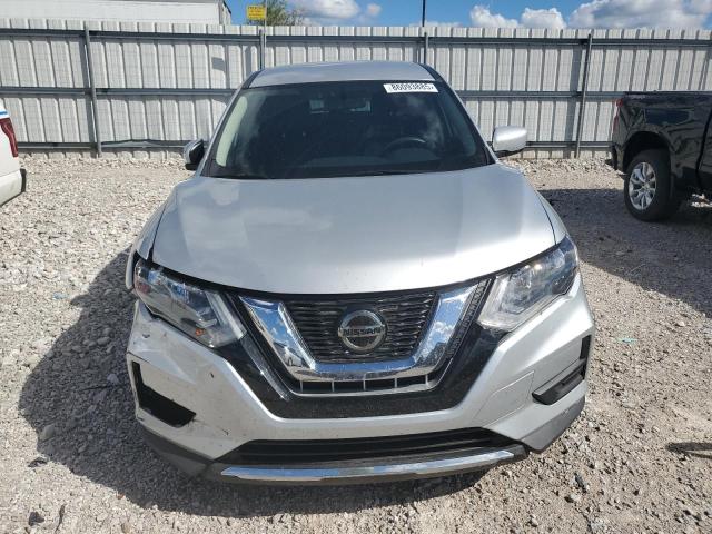 KNMAT2MV9JP583867 - 2018 NISSAN ROGUE S 银色 照片 5