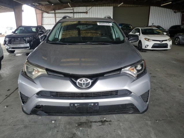 2T3ZFREV2GW237612 - 2016 TOYOTA RAV4 LE 银色 照片 5