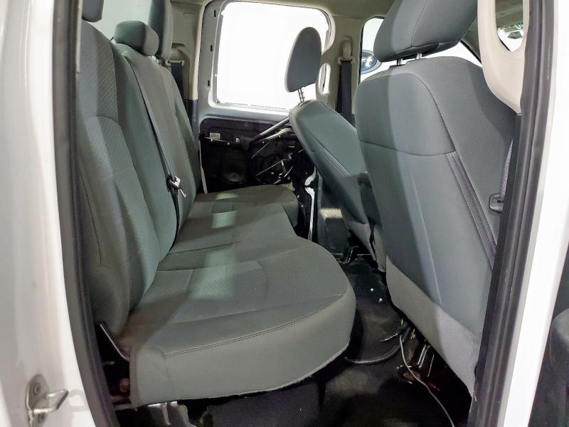 1C6RR7FT5JS281958 - 2018 RAM 1500 ST WHITE photo 10