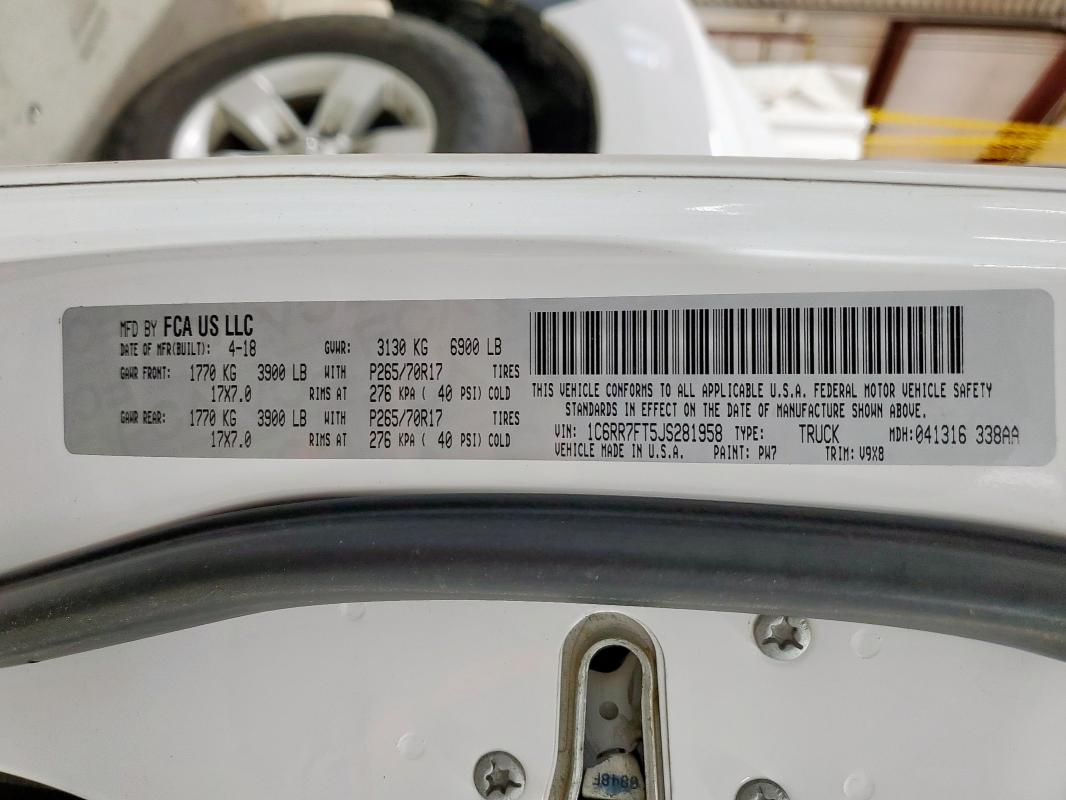 1C6RR7FT5JS281958 - 2018 RAM 1500 ST WHITE photo 13